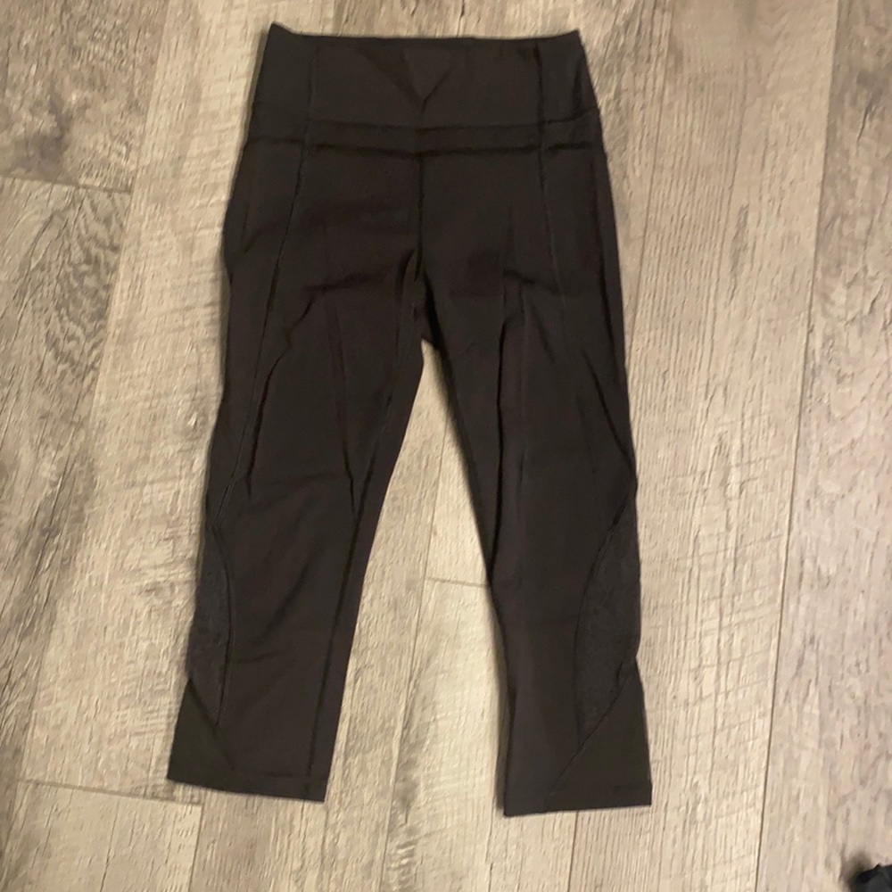 Lululemon black crop with mesh inserts